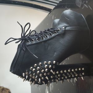 Vintage Brand Spiked Booties size 7